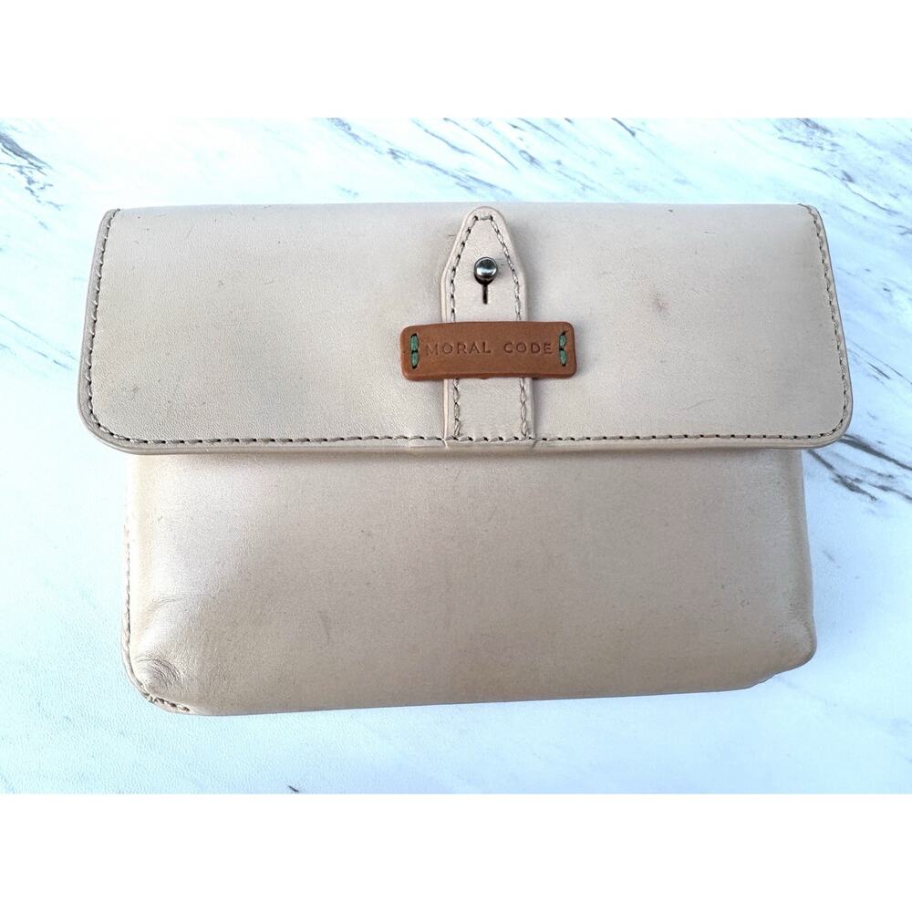 Moral Code Sadie Leather Clutch - Cream Sustainable Ethical Minimalist Luxe